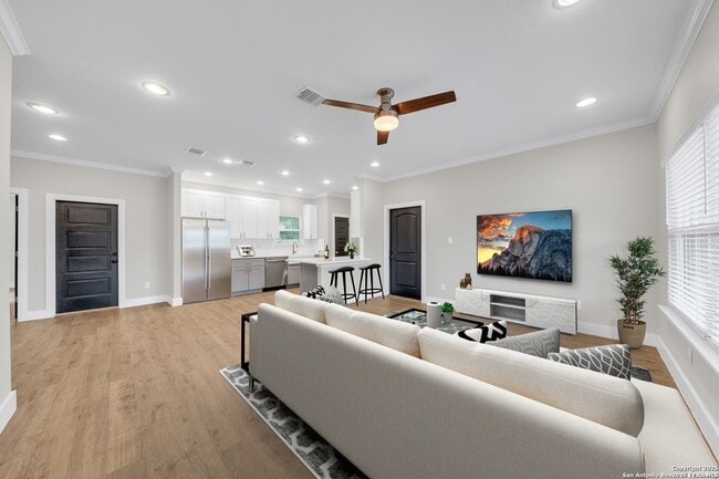 Building Photo - 4130 Moana Dr