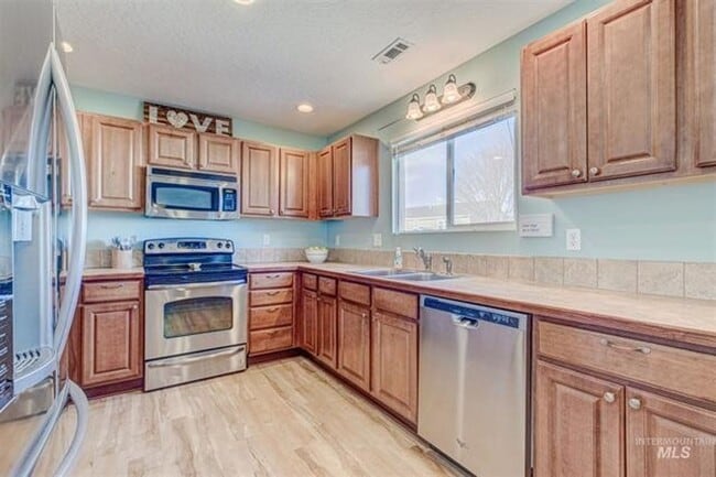 Building Photo - 5 Bedroom Home in South Boise _ Community ...
