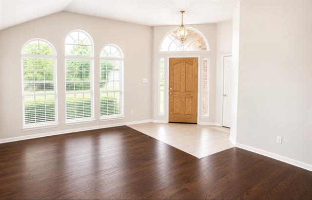 Building Photo - 8833 Sunset Trace Dr