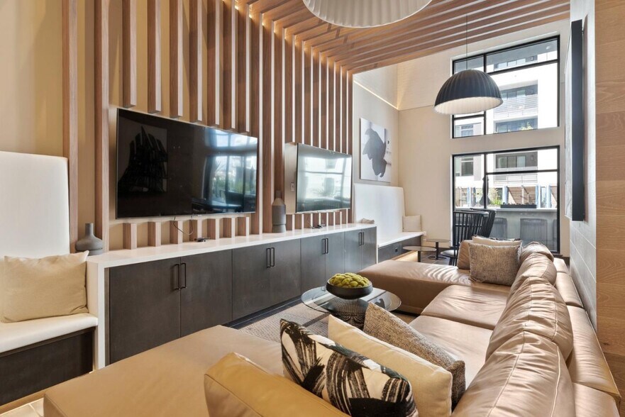 Building Photo - 3578 Rambla Pl