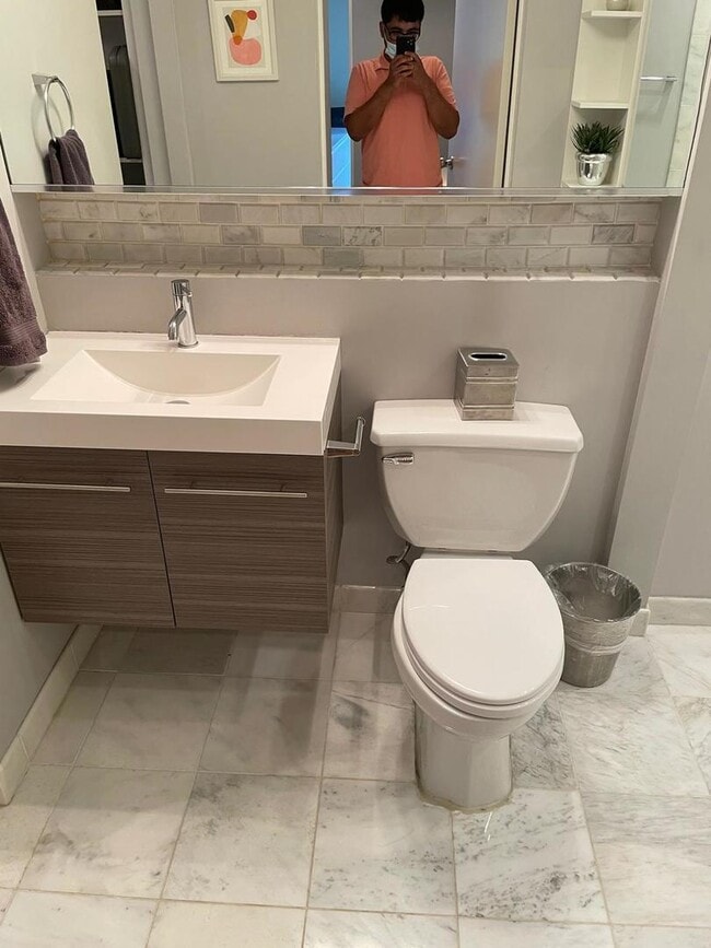 Building Photo - 40 E 9th St