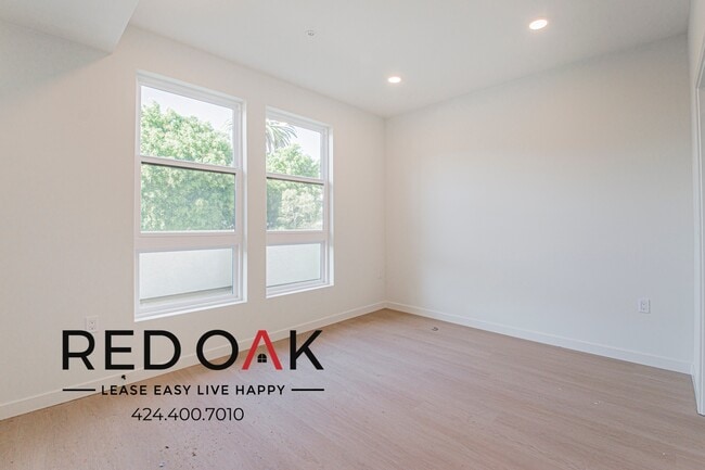 Building Photo - 856 S Gramercy Dr