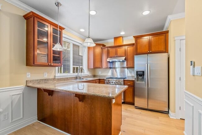 Building Photo - Quintessential West Seattle Townhome with Air Conditioning