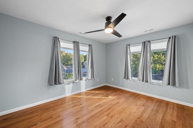 Building Photo - 48 Pointe Rok Dr