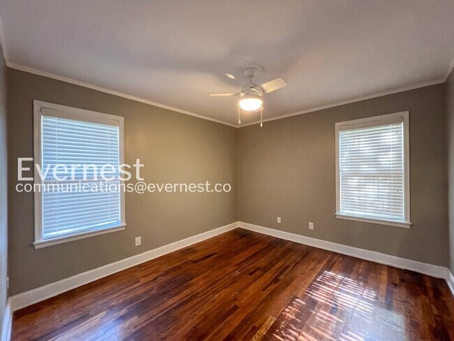 Building Photo - 5 Bed/4 Bath Home with Fenced Yard / Available Now!
