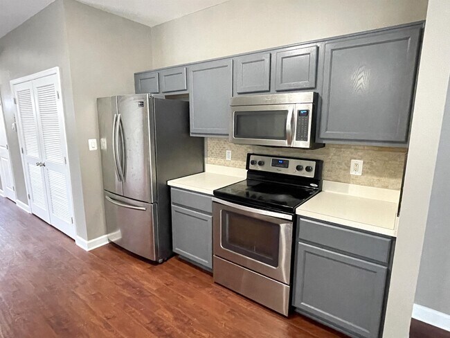 Building Photo - 262 Garrison Way
