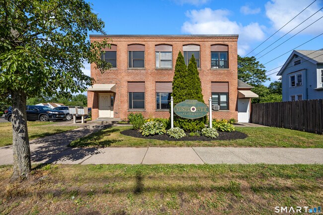 Building Photo - 180 N Cherry St