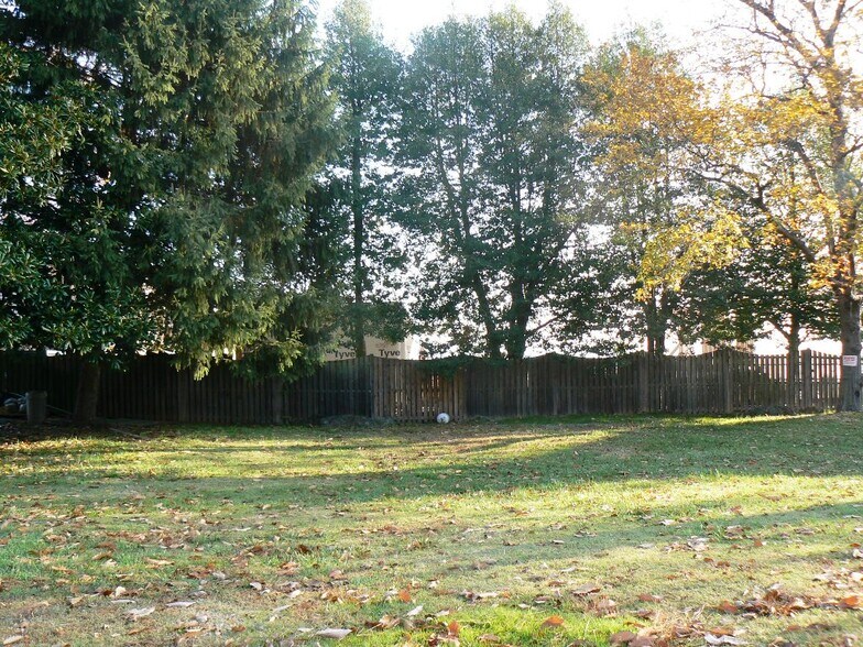 large back yard - 1301 Rogers Rd