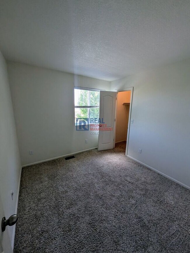 Building Photo - 25990 E Byers Pl