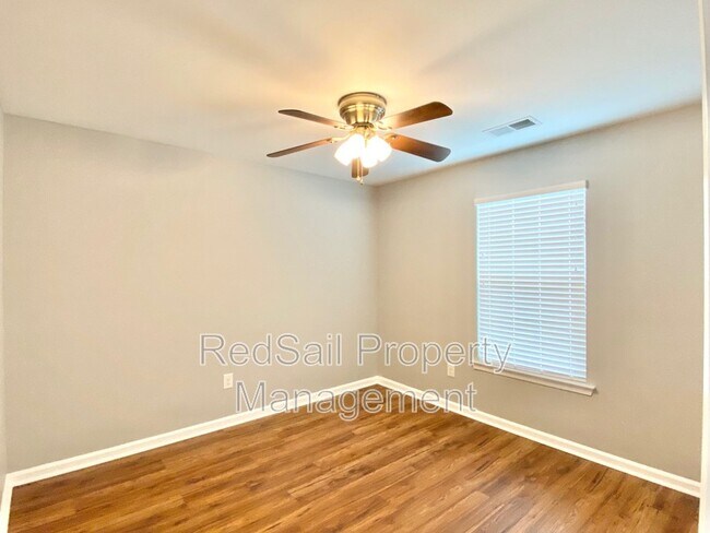 Building Photo - 642 Kelso Dr