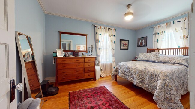 Building Photo - 402 N Titus Ave