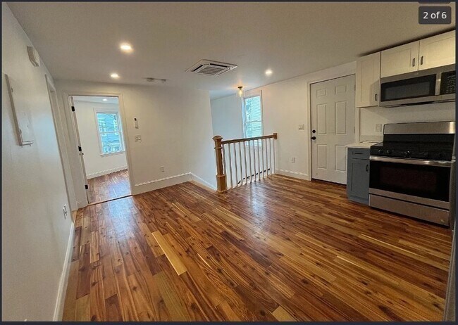 Building Photo - 305 Carter St