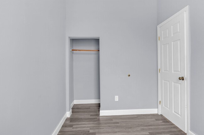 Building Photo - 149 Bowers St