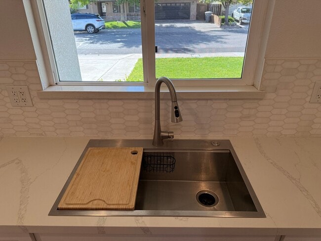 Building Photo - Updated 3-bedroom single story in Oakdale!