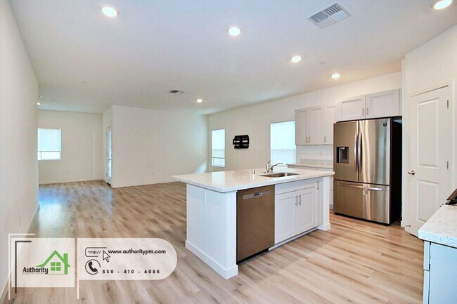 Building Photo - 3010 Silverstone Dr