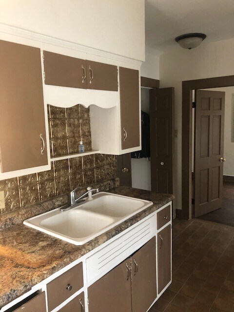 Building Photo - 824 Huestis Ave