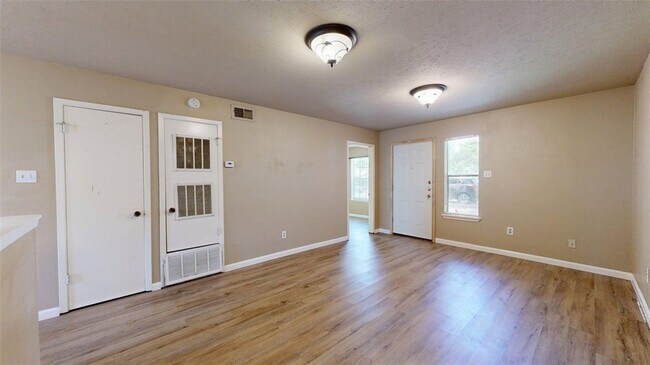 Building Photo - 805 San Pedro Dr