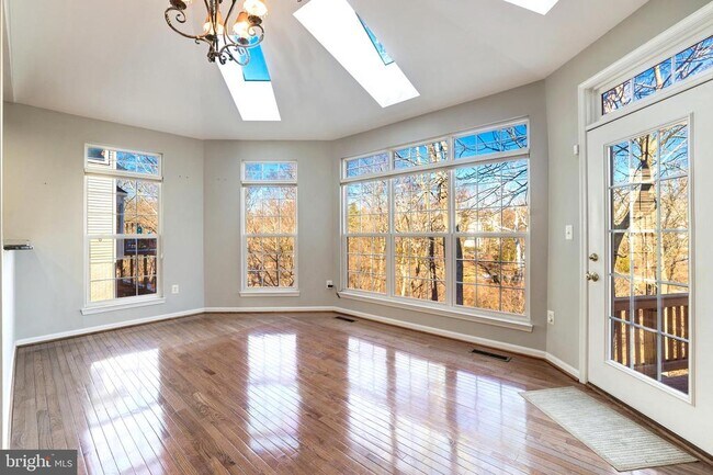 Building Photo - 43258 Meadowood Ct