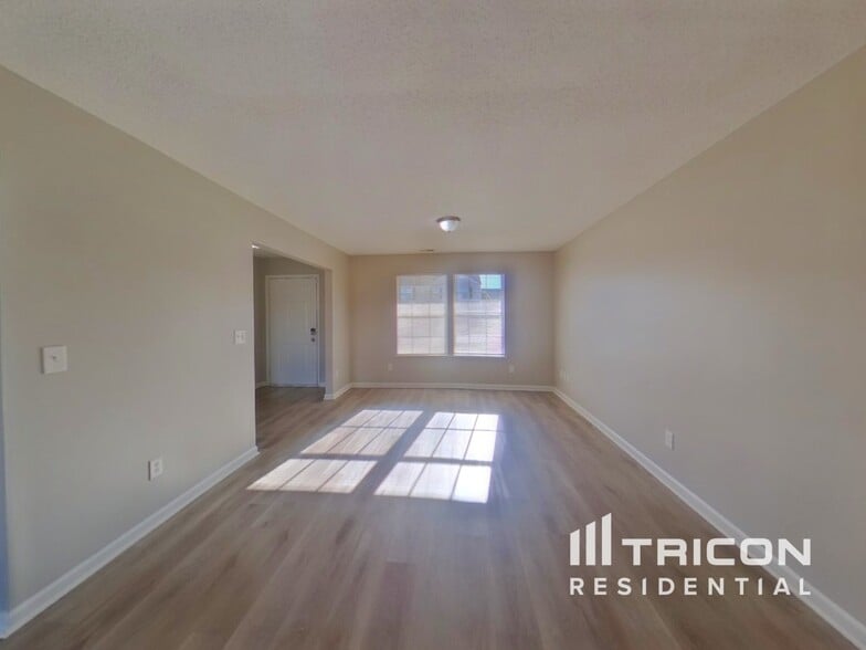 Building Photo - 411 Fox Trot Dr