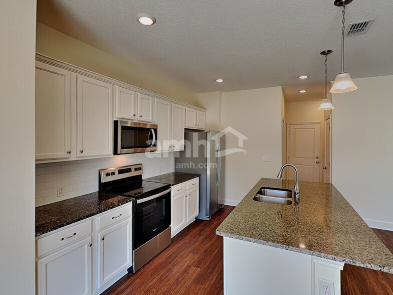 Building Photo - 5904 Hampton Creek Rd