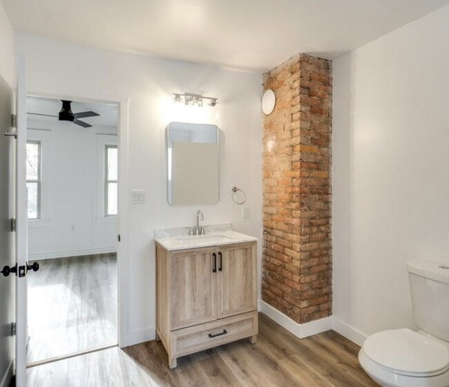 Full bathroom with original brick ambiance - 3317 W 41st St