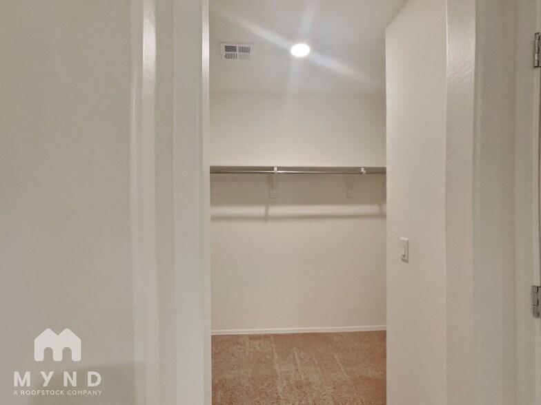 Building Photo - 1557 E Caballero Dr