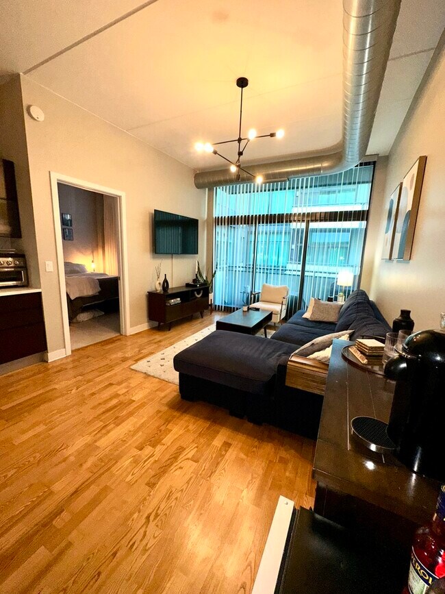 Building Photo - 660 W Wayman St