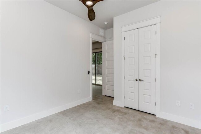 Building Photo - 8411 Bowling Green Dr