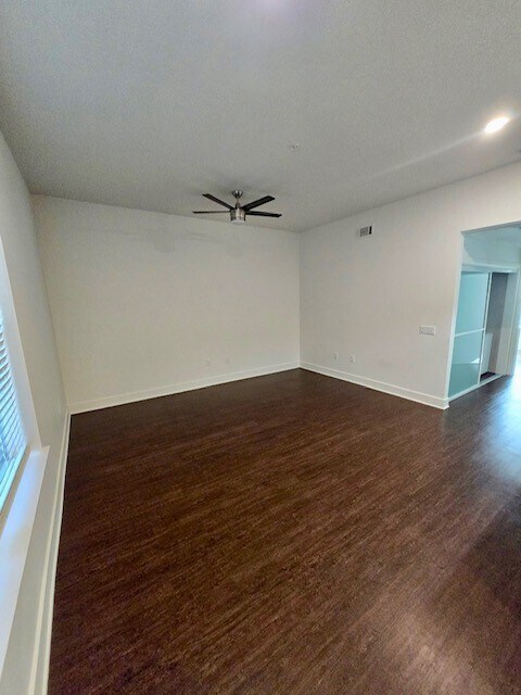 Building Photo - 726 E Emma Ave