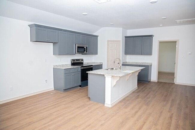 Building Photo - Entertain, Relax, and Enjoy West Texas Living