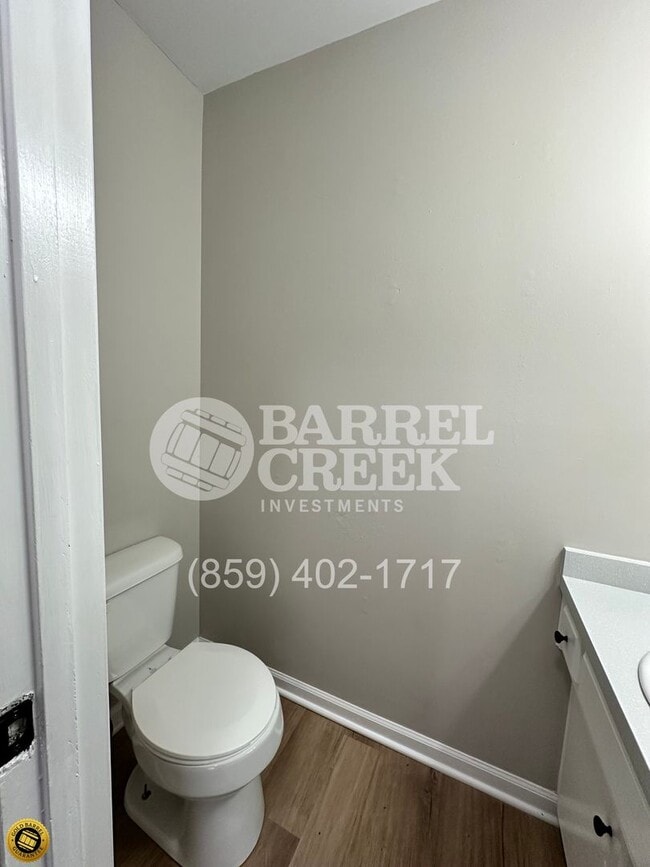 Building Photo - 2-Bed 1.5-Bath Townhome