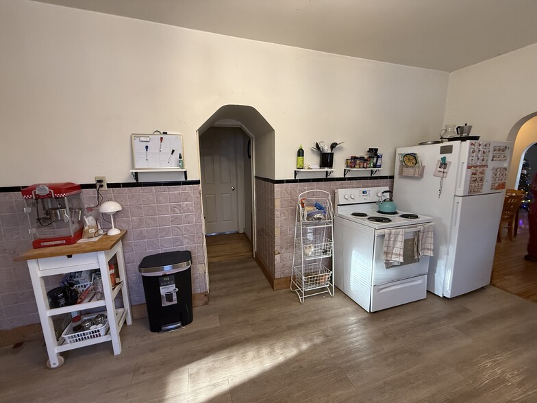 Building Photo - 1026 Oxford Ave