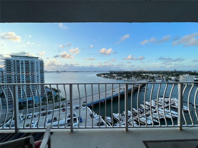 Building Photo - 7601 E Treasure Dr