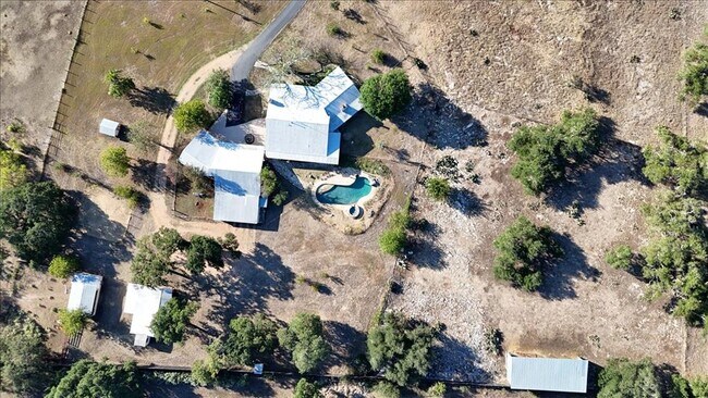 Building Photo - 2501 Lone Man Mountain Rd