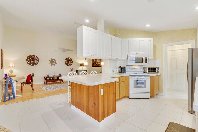 Building Photo - 10786 SW Dardanelle Dr