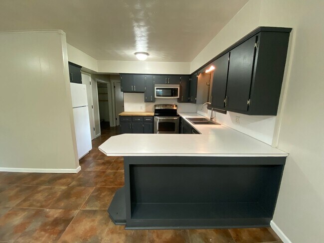 Building Photo - 2663 E Stanford St