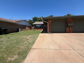 Building Photo - 1015 Swan Lake Ct