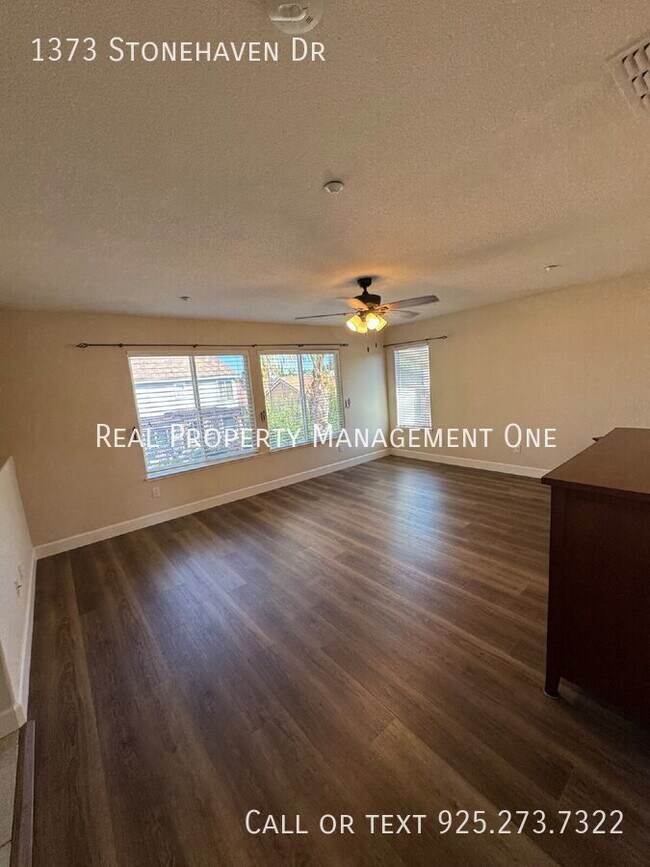 Building Photo - 1373 Stonehaven Dr