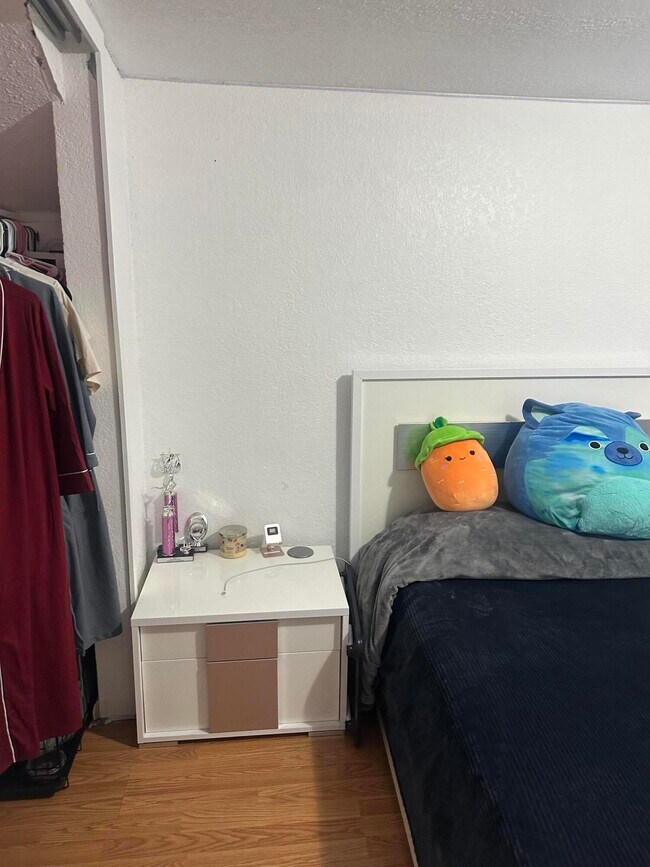 Building Photo - 626 S Pine St