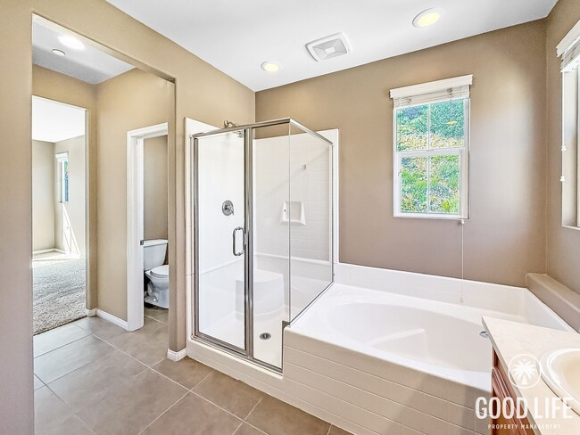 Building Photo - Stunning 4B/3BA house in San Elijo Hills!