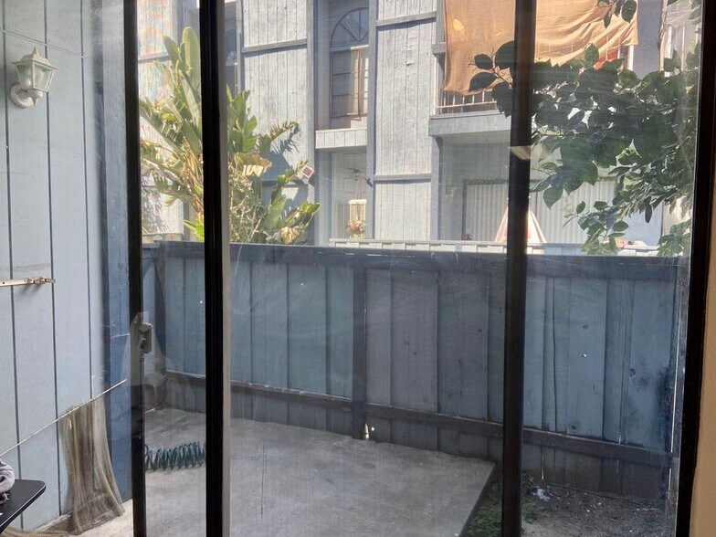 Building Photo - 14520 Plummer St