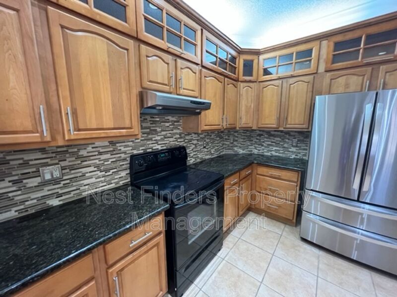 Building Photo - 2127 Forest Gate Dr W