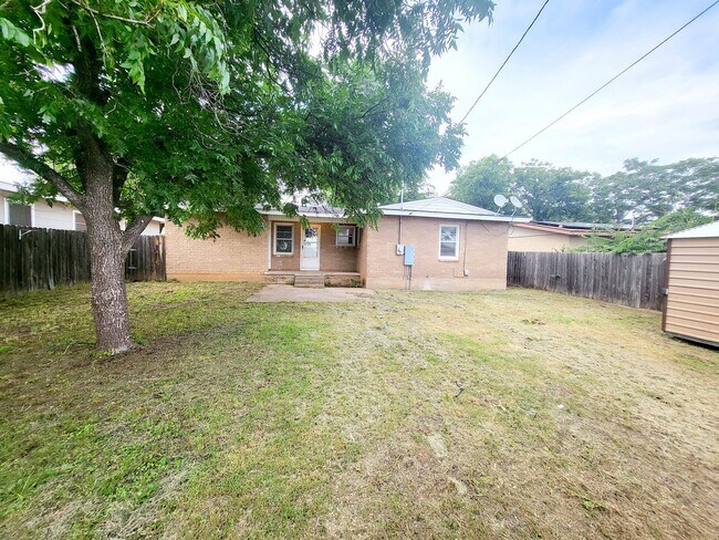 Building Photo - 3208 42nd St