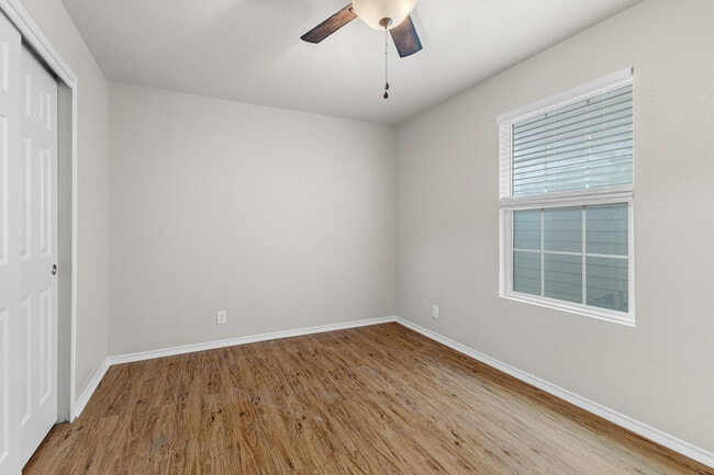Building Photo - 2122 York Bend