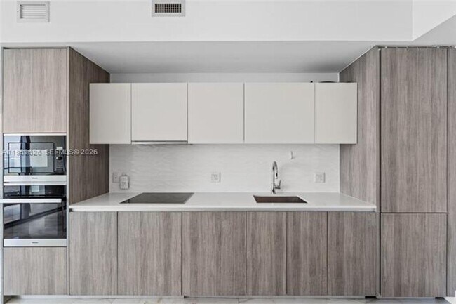 Building Photo - 2900 NE 7th Ave