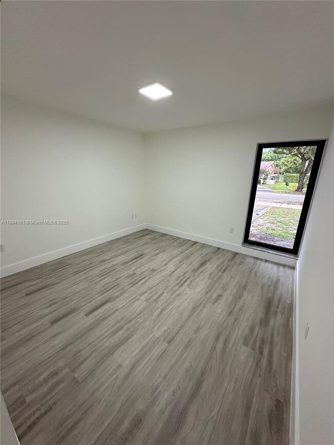 Building Photo - 15471 Turnbull Dr