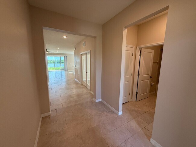 Building Photo - 3 Bedroom 2.5 Bath Single Family Home Promenade Estates