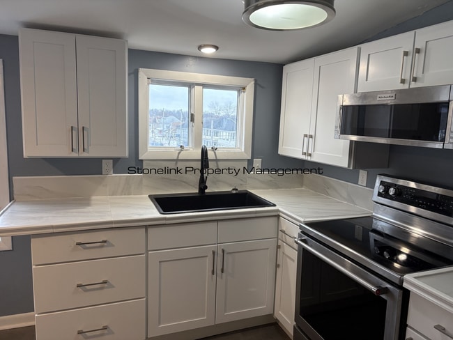 Building Photo - 1899 Smith St