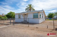 Building Photo - Perfect Small Home Available Now!