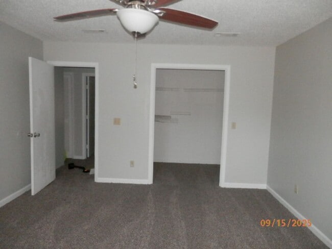 Building Photo - 631 Windhaven Dr
